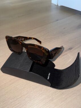 Prada Tortoiseshell Rectangular Sunglasses - Brown